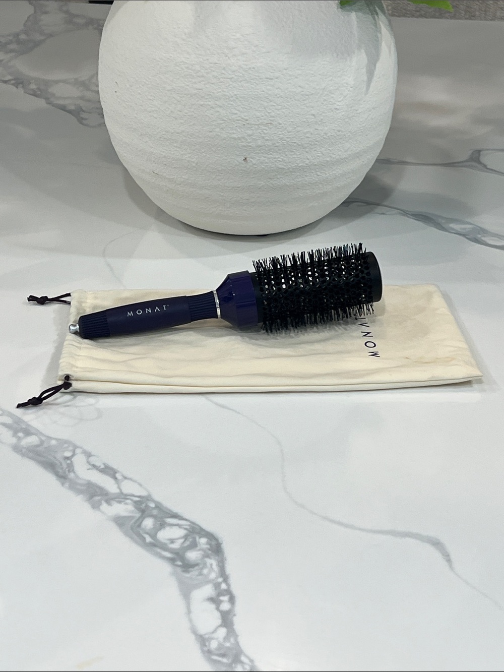 MONAT Round Brush